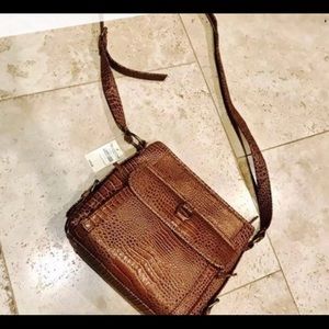 Tan Coldwater Creek (M) Croc Style crossbody purse